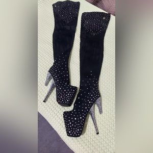 Brand new performance boots with double hills